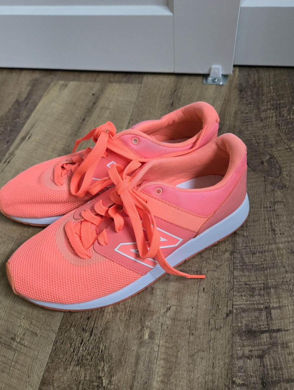 New Balance Size 5 Youth Sneakers KL24FWY